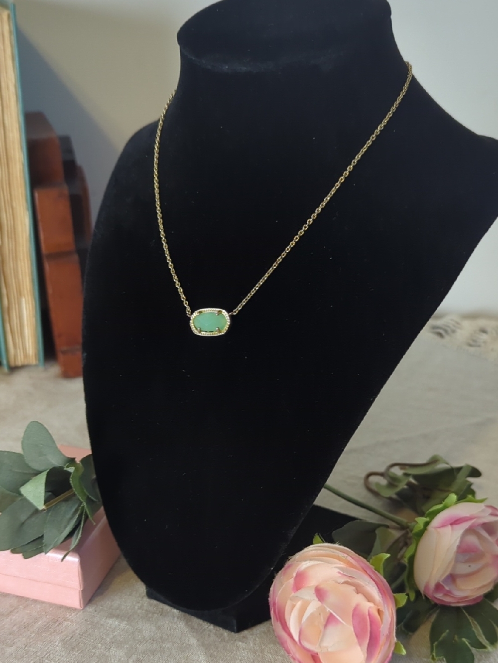 Kendra Scott Green Pendant Necklace Gold Tone Dainty Chain  Minimalist